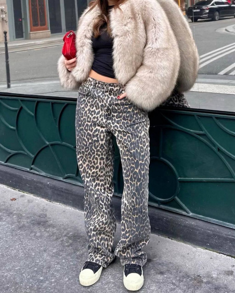 Джинса в стиле R.CAVALLI