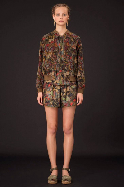 Роскошные стилизованные бабочки VALENTINO